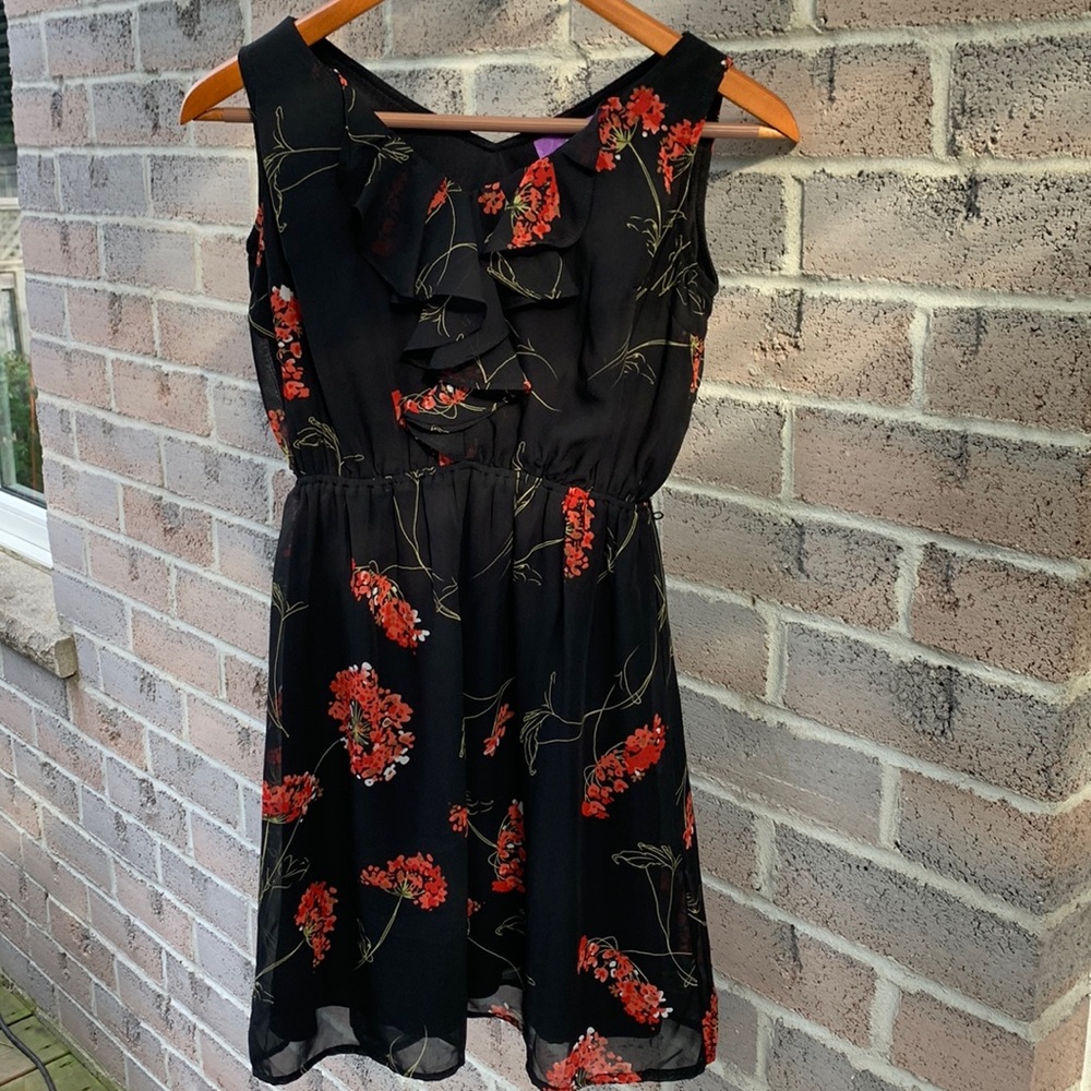 Jolie Summer Dress - Picture 1 of 4